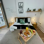 Cosy, Spacious Flat In City Centre With Netflix
