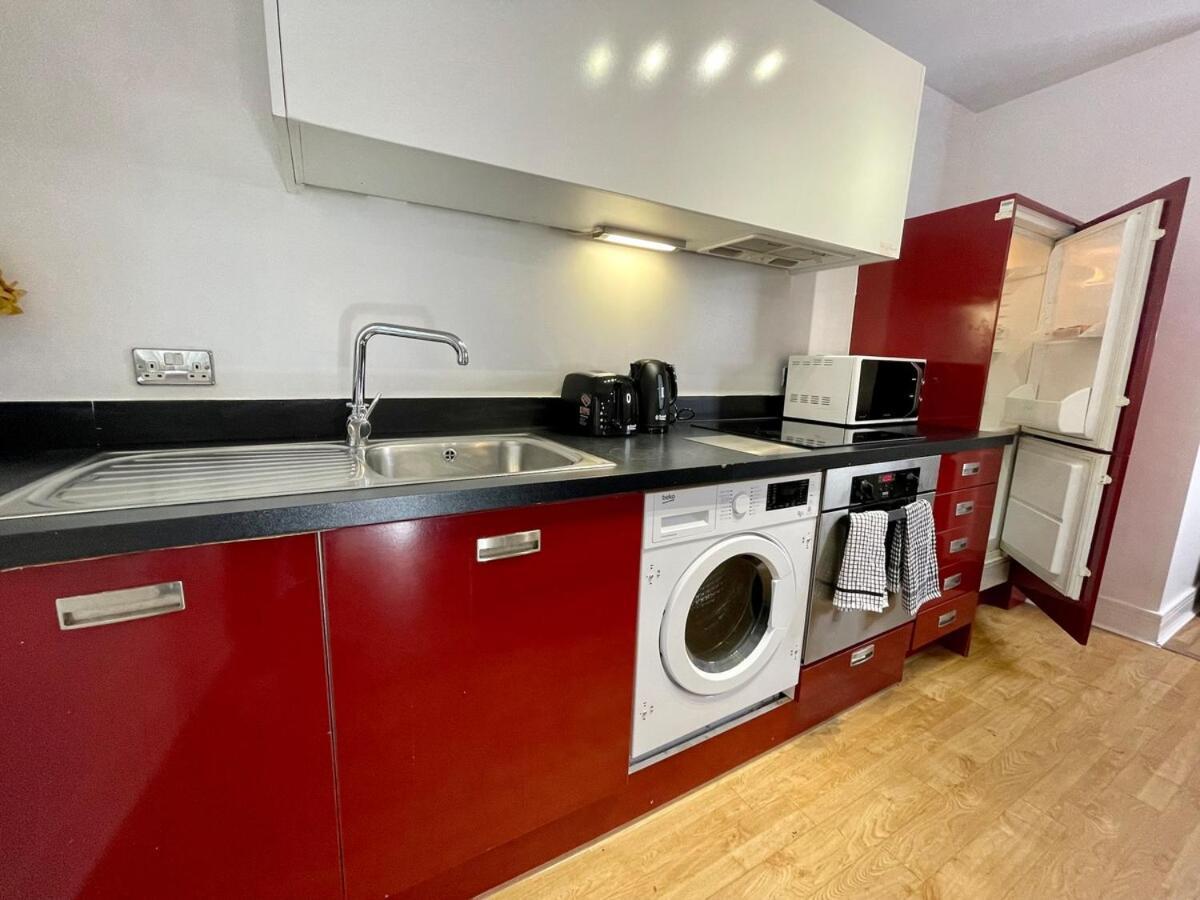 Cosy, Spacious Flat In Centre With Netflix Apartment